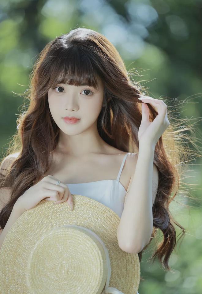 南宫NG28-缅甸小女孩十几个人开火车