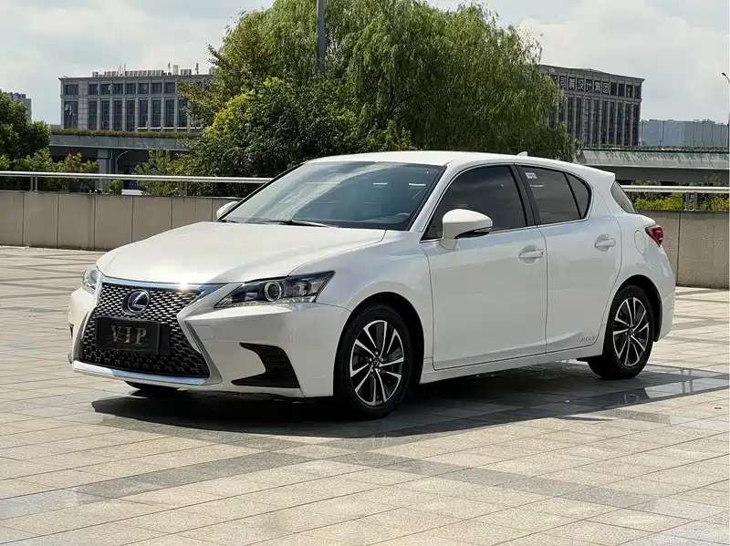 南宫NG28-2017款雷克萨斯CT二手车经典豪华力量澎湃惊爆价103万